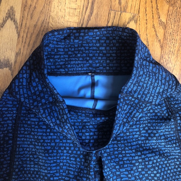 NWOT Lululemon Deep Breath Crop - Picture 5 of 11